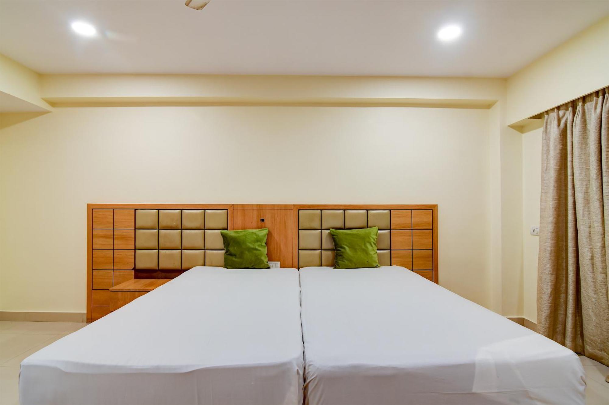 Hotel Urban Asia Kolkata Exterior photo